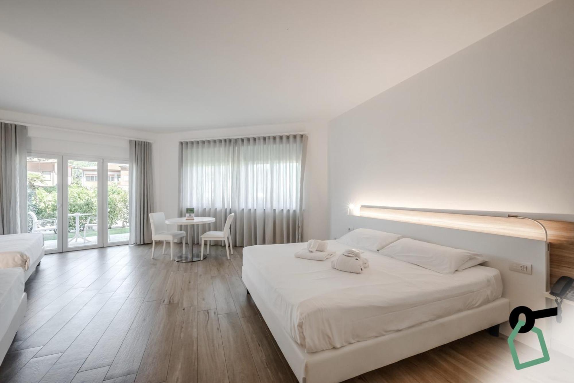 Hotiday Room Collection - Tirrenia Exterior foto