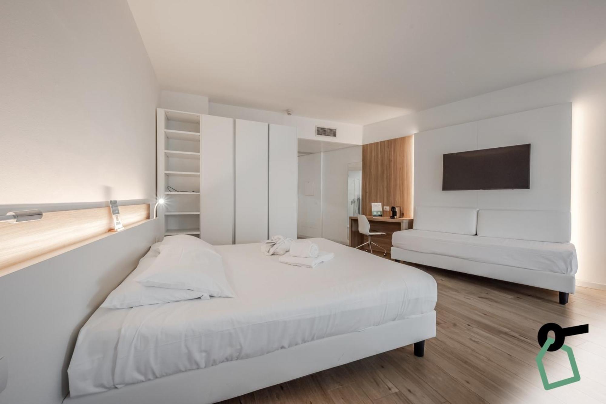 Hotiday Room Collection - Tirrenia Exterior foto