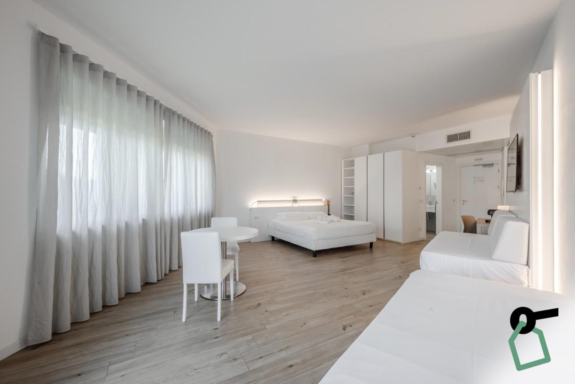 Hotiday Room Collection - Tirrenia Exterior foto